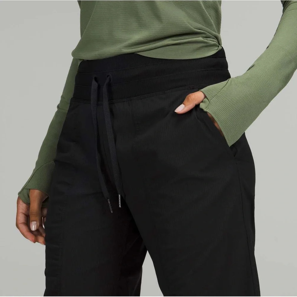 Lululemon Dance Studio Mid-Rise Pull On Jogger in Black size 4